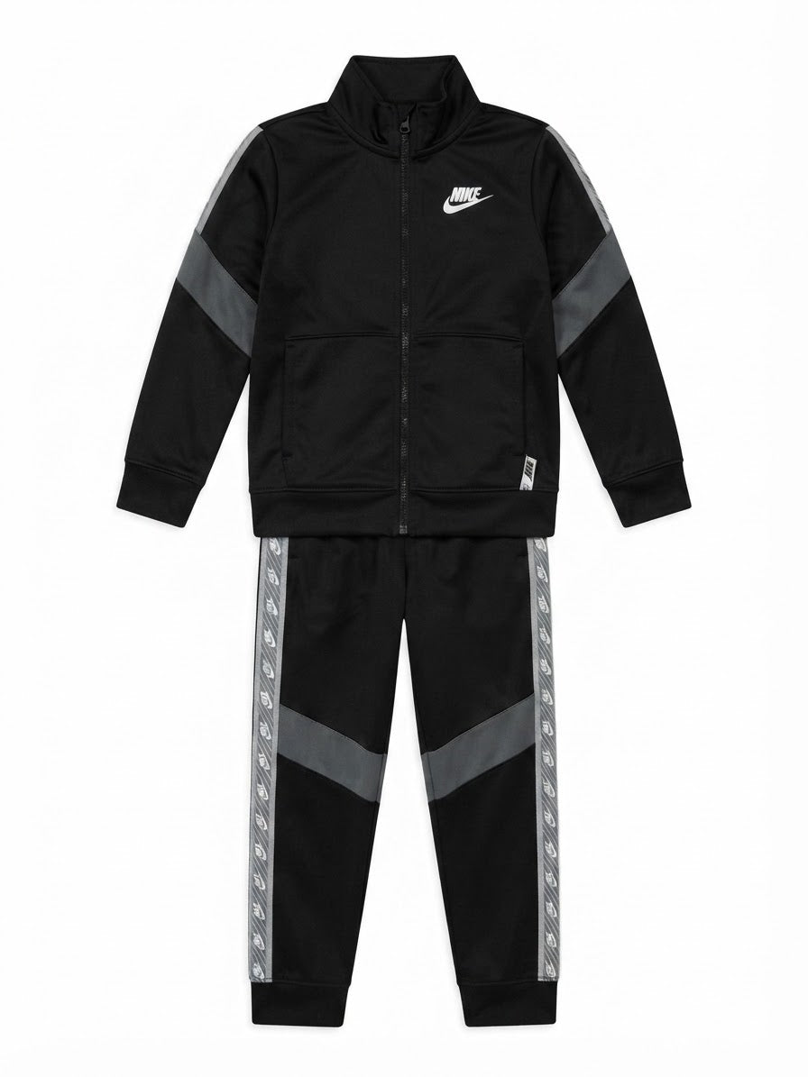 Nike boy set 7 years